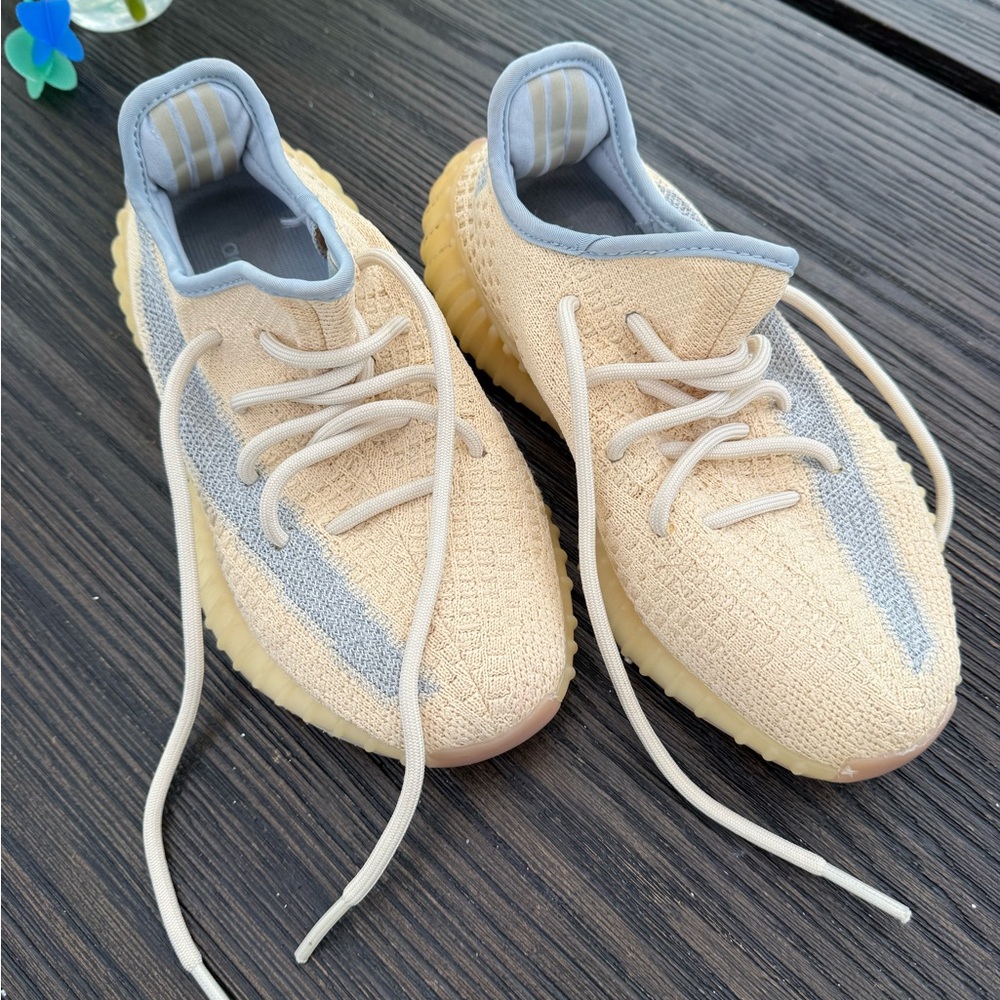 Yeezy boost 350 v2 color linen
